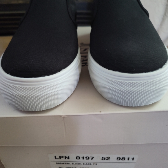 Just Fab Eloise Sneakers - Picture 4 of 7